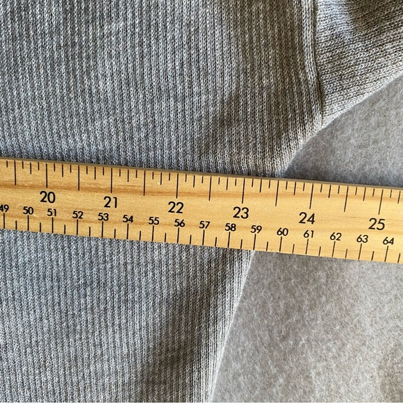 Lululemon Sweater Women’s Size 10 - Picture 9 of 9